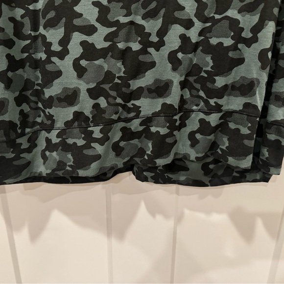 Calvin Klein Performance Camo Long-sleeve Top - Picture 3 of 10